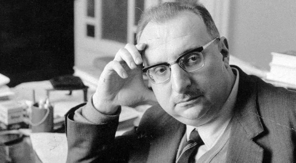 Una foto dello scrittore Giorgio Manganelli