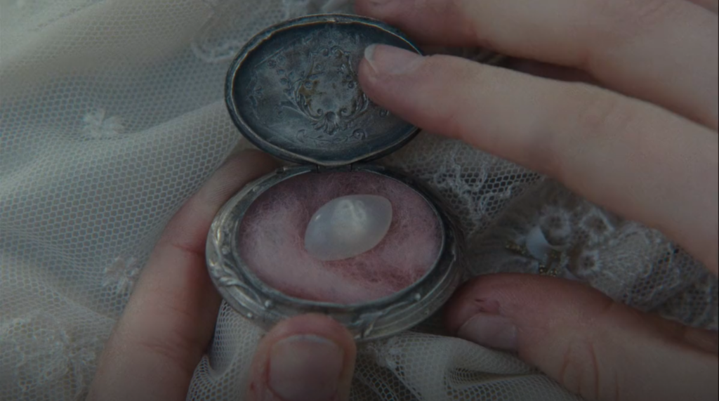 Una scena del film The Ugly Stepsister