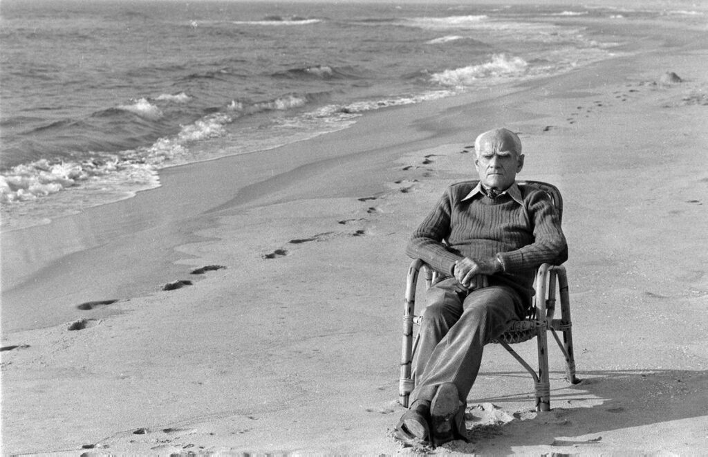 Una foto di Alberto Moravia